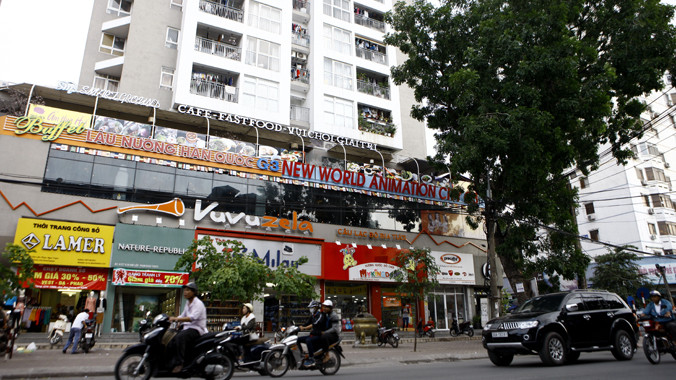 Nhà hàng bia Vuvuzela tại chung cư B4 Phạm Ngọc Thạch (Đống Đa, Hà Nội). Ảnh: Duy Bách.