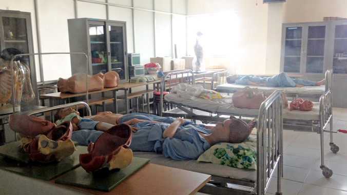 Loạn đào tạo y dược và hệ lụy: Cả xã hội lo ngại