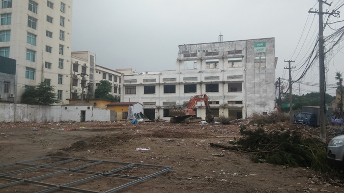 Khu đất “vàng” 47 Nguyễn Tuân đang được tháo dỡ nhà xưởng sản xuất để nhường chỗ cho dự án BĐS.
