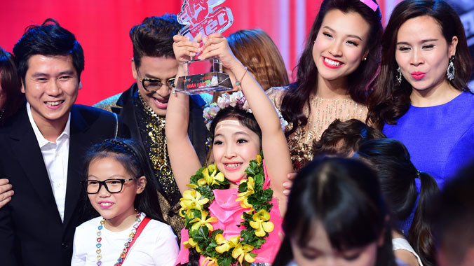 Phút đăng quang của Hồng Minh. Ảnh: Lý Võ Phú Hưng.