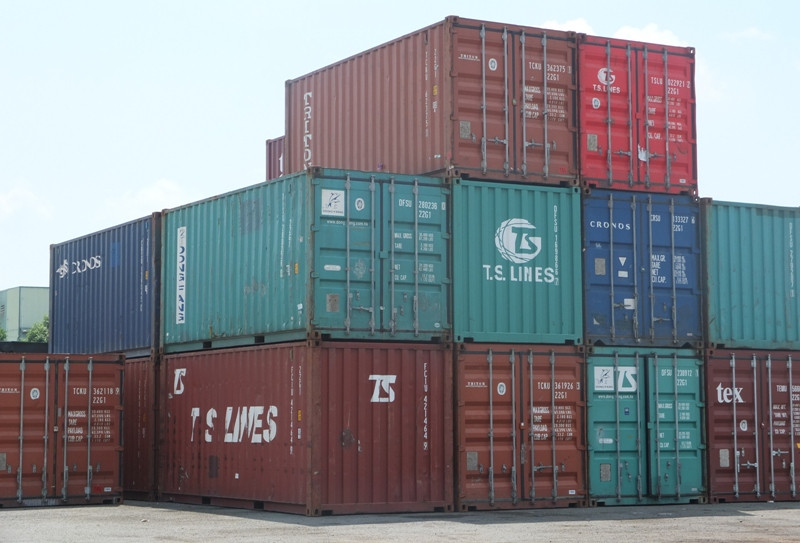 Thâm hụt thương mại vượt 4 tỷ USD