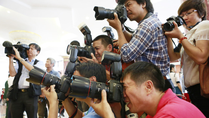 Luật báo chí (sửa đổi) sẽ tạo điều kiện hơn nữa cho phóng viên tác nghiệp. Ảnh: Hồng Vĩnh.
