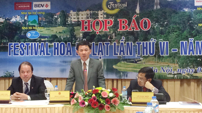 Lãnh đạo tỉnh Lâm Đồng họp báo Festival hoa Đà Lạt sáng 1/12. Ảnh: T.Q.