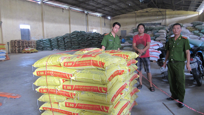 Phát hiện cám chứa chất cấm tại Cty Trường Phú (Hải Dương).