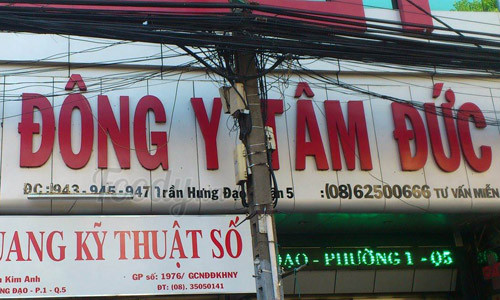 'Bác sĩ' chui vô tư chặt chém người bệnh