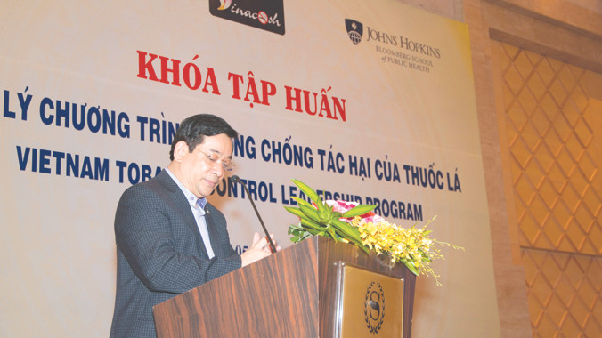 PGS.TS. Lương Ngọc Khuê - Giám đốc Quỹ Phòng, chống tác hại của thuốc lá phát biểu khai mạc khóa tập huấn.