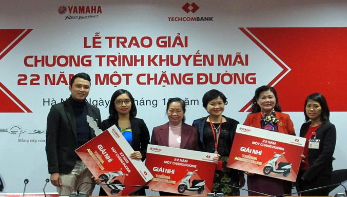 Những khách hàng trúng giải.