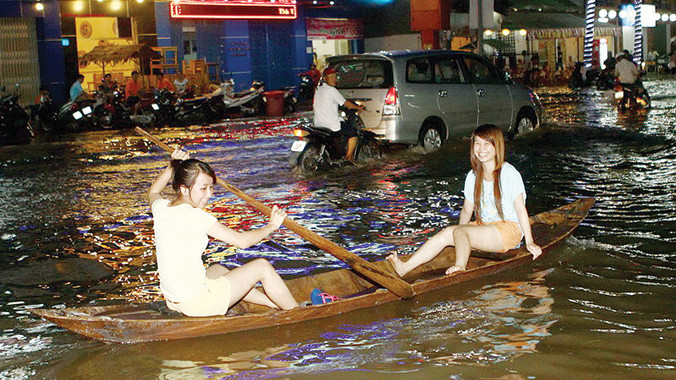 Trung tâm thành phố Cần Thơ hiện nay hễ mưa lớn là ngập. Ảnh: Duy Khương.