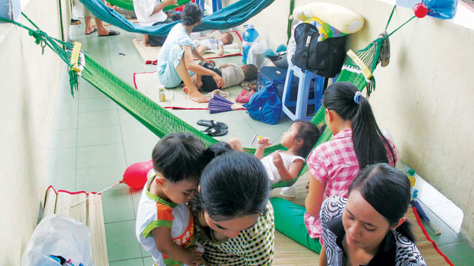 Sau tăng giá viện phí, liệu tình trạng này có còn tái diễn. Ảnh chụp tại một bệnh viện ở TPHCM. Ảnh: L.N.