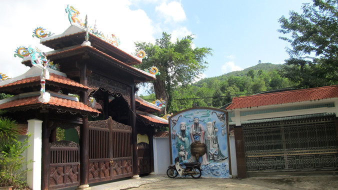 Khu biệt phủ trăm tỷ vẫn yên bình.