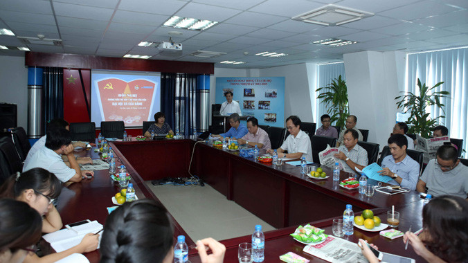 Các nhà báo tham dự hội nghị đóng góp ý kiến vào Dự thảo Văn kiện Đại hội Đảng toàn quốc lần thứ XII ngày 30/9. Ảnh: Ngọc Thắng.