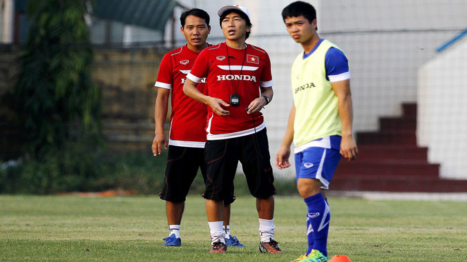 HLV Toshiya Miura khẳng định, đưa nhiều cầu thủ trẻ lên đội tuyển để giúp tích luỹ kinh nghiệm, chuẩn bị cho tương lai lâu dài. Ảnh: VSI.