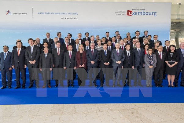 Trưởng đoàn chụp ảnh chung tại Hội nghị Bộ trưởng Ngoại giao lần thứ 12 của Diễn đàn hợp tác Á-Âu (ASEM) . (Ảnh: TTXVN) 