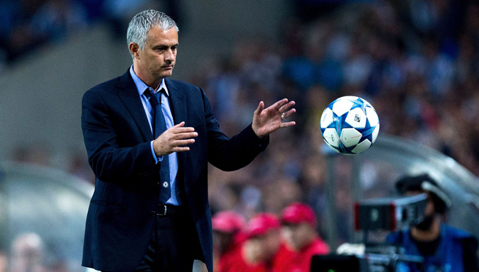 Sự việc Jose Mourinho bị sa thải gây sốt trên cộng đồng mạng.