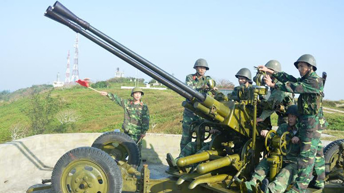 Đại đội Mắt thần (Đại đội 8, Trung đoàn 952) luyện tập phương án đánh địch xâm nhập vùng trời Bạch Long Vĩ.