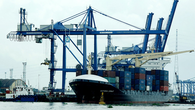 Nhiều chuyên gia cho rằng sức cạnh tranh của DN Việt đang suy yếu khi hội nhập. Ảnh: Như Ý.