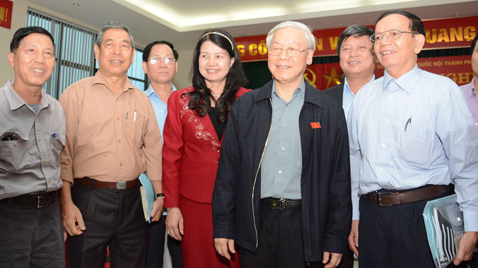 Tổng Bí thư tiếp xúc với cử tri các quận Ba Đình, Tây Hồ (Hà Nội). Ảnh: Như Ý.