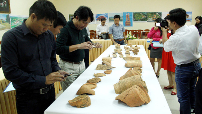 Hiện vật được trưng bày tại lễ công bố. Ảnh: H.V.