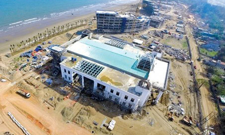 Một công trình của Tập đoàn FLC ở vùng đất ven biển xã Quảng Cư, thị xã Sầm Sơn. Ảnh: Lao Động