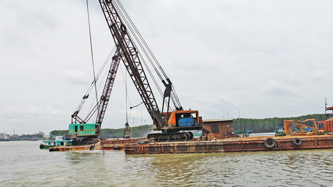 Khai thác cát núp bóng nạo vét luồng lạch: Băm nát sông Đồng Nai