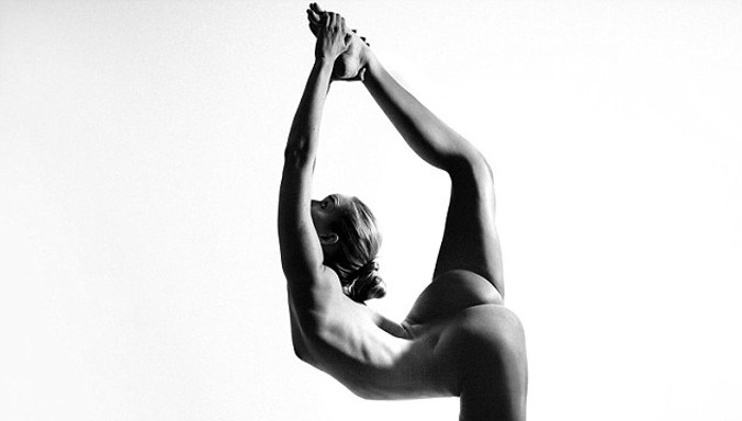 Ảnh nude “lọt lưới” Instagram