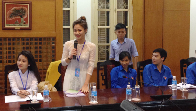 Tài năng trẻ thảo luận chủ đề “Khát vọng cống hiến bản sắc Việt”. Ảnh: Quang Lộc.