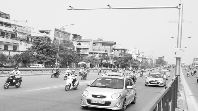 Từ hôm nay, camera sẽ theo dõi chặt phương tiện đi lại tại nhiều nút giao thông. Ảnh: T.Đảng.