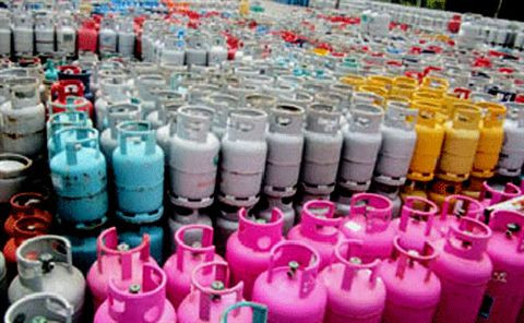 Giá gas bán lẻ tăng thêm 10.000 đồng/bình 12kg
