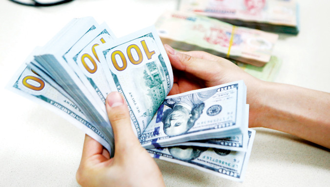 FED tăng lãi suất USD gây áp lực tỷ giá lên VND. Ảnh: Như Ý.