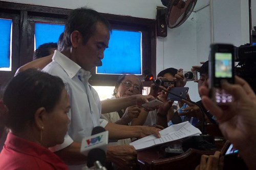 Ông Nén phát biểu tại buổi xin lỗi.