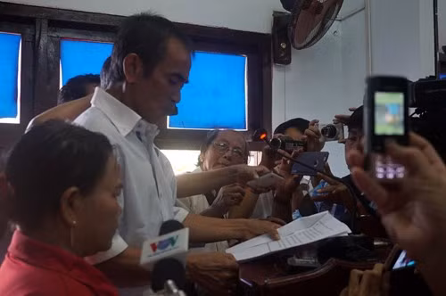 Ông Nén phát biểu tại buổi xin lỗi.