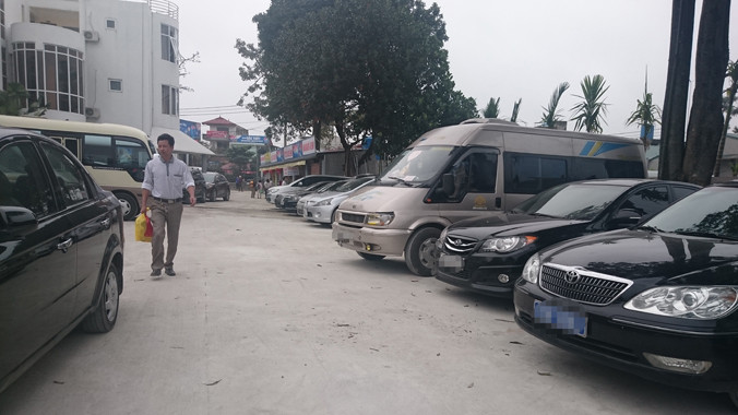 Dự thảo Nghị quyết về dự toán ngân sách nhà nước năm 2016 yêu cầu Chính phủ rà soát lại cơ chế, đẩy mạnh việc khoán xe công bảo đảm hiệu quả và tiết kiệm. Ảnh: Như Ý.