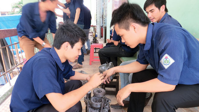 Vào đại học “quá dễ” khiến nhiều trường trung cấp, cao đẳng cạn nguồn tuyển. Ảnh: Nguyễn Dũng.