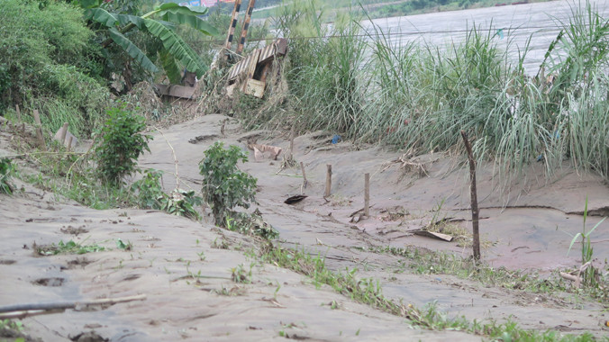 Hiện trường sau lũ trên sông Thao ngày 11/10. Ảnh: Lực Toán.
