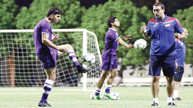 Các cầu thủ Iraq đã có buổi tập đầu tiên tại Mỹ Đình ngay sau khi đặt chân tới Hà Nội. Ảnh: VSI.