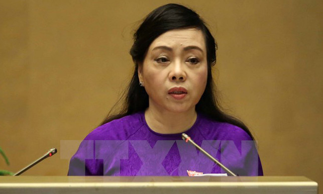 Bộ trưởng Bộ Y tế Nguyễn Thị Kim Tiến trình bày Tờ trình về dự án Luật dược (sửa đổi). Ảnh: TTXVN.