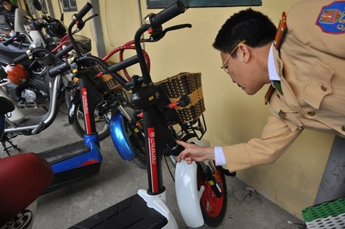 Xe máy điện không số khung, số máy đăng ký thế nào?