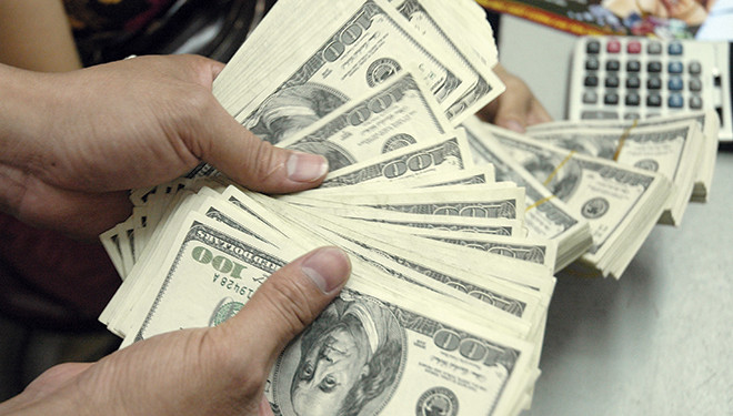 Dù đã phá giá 5% nhưng nhiều diễn biến mới đang tiếp tục gây áp lực điều chỉnh tỷ giá VND/USD. Ảnh: Hồng Vĩnh.