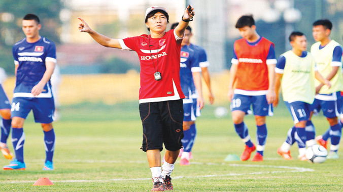 Nếu VFF không gia hạn hợp đồng vào đầu năm tới, ai sẽ thay HLV Miura gánh trách nhiệm dẫn dắt các ĐTVN thi đấu thành công tại AFF Cup 2016 và SEA Games 2017? Ảnh: VSI.