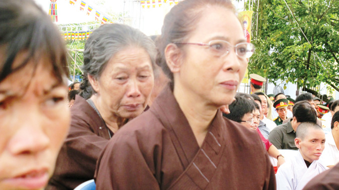 Nỗi đau vẫn dai dẳng với những người có người thân mất vì TNGT. Ảnh: Bảo An.