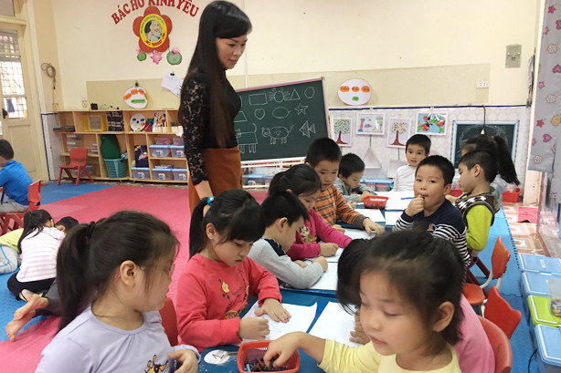 Nhiều giáo viên hiện có mức thu nhập không đủ sống. Ảnh minh họa: Nguyễn Hà.