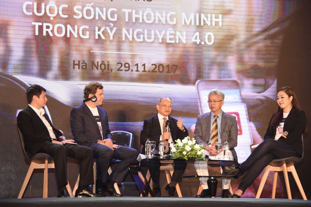 Các khách mời tại buổi hội thảo “Cuộc sống thông minh trong kỷ nguyên 4.0”.
