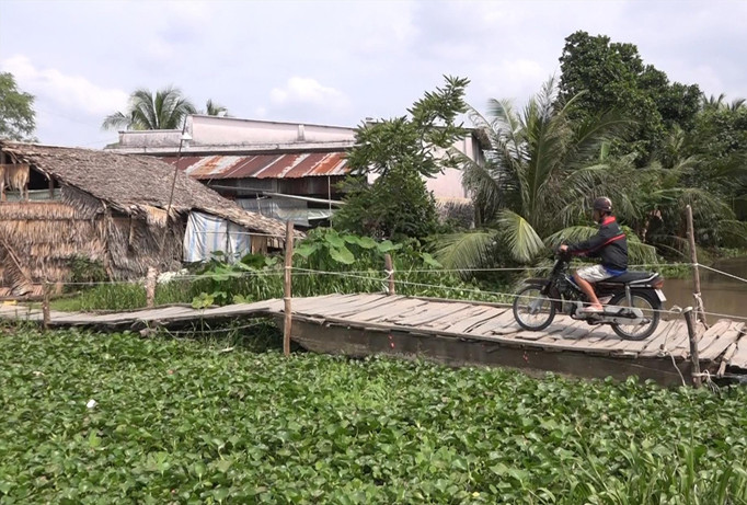 Chiếc “đò” độc đáo tại phường Bình Thạnh, TX. Long Mỹ, tỉnh Hậu Giang. Ảnh: Kim Hà.