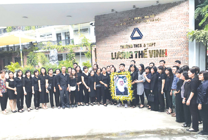 Hàng nghìn người tiễn đưa nhà giáo Văn Như Cương