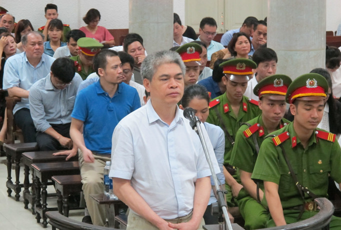 Bị cáo Nguyễn Xuân Sơn bị tuyên án tử hình về các tội danh: Tham ô tài sản, lạm dụng chức vụ quyền hạn chiếm đoạt tài sản. Ảnh: Xuân Ân.