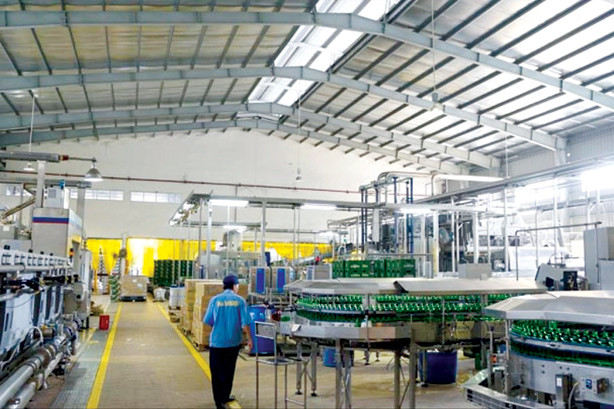 Dây chuyền sản xuất bia của Sabeco. Ảnh: Bảo Sơn.