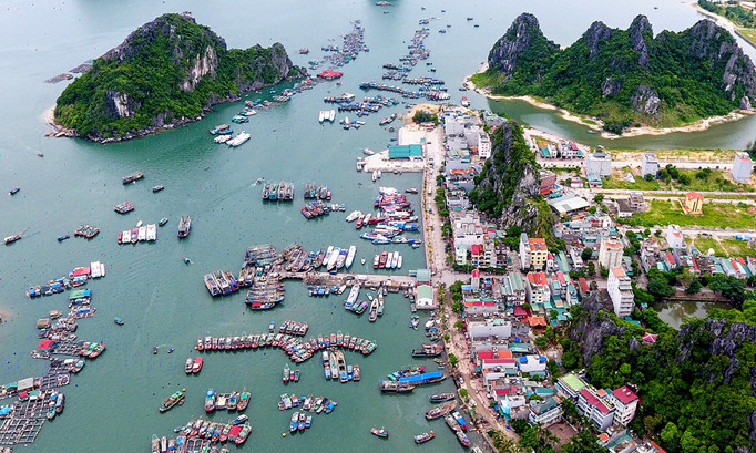 Toàn cảnh Cảng Cái Rồng - Vân Đồn - Quảng Ninh. Ảnh: Nhật Minh.