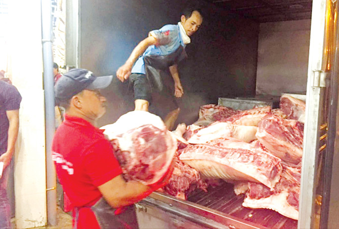 Ngày đầu cấm cửa heo không nguồn gốc: Vỡ trận