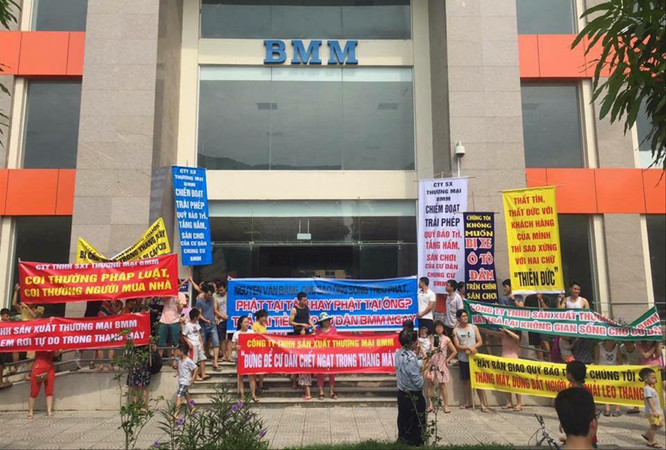 Tranh chấp chung cư: Cư dân tiếp tục làm “con tin”