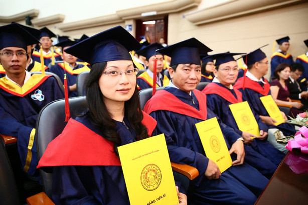 Việt Nam hiện có khoảng 24.000 tiến sĩ. Ảnh: PV.